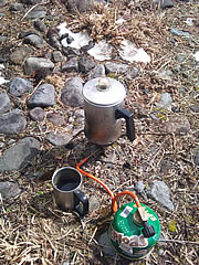 久しぶりの野外ランチ。外で飲むコーヒーは格別。